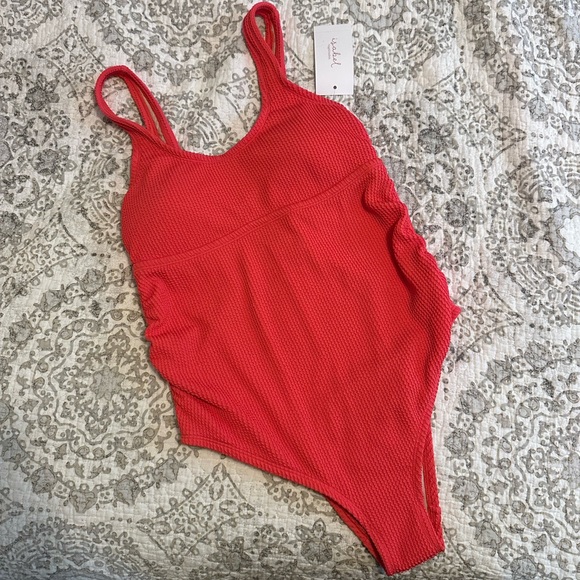 Coral one piece with pads - Picture 1 of 5